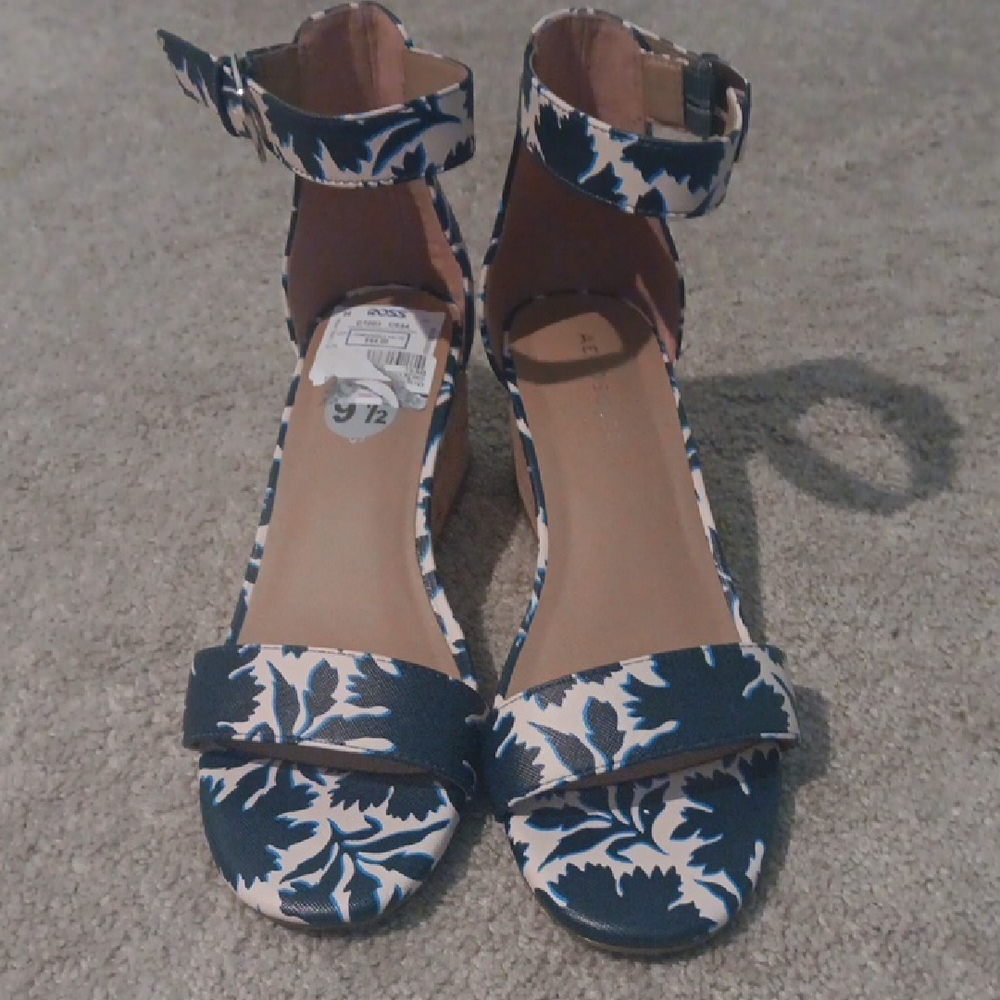 Women's Blue and Cream Aerosoles Sandals